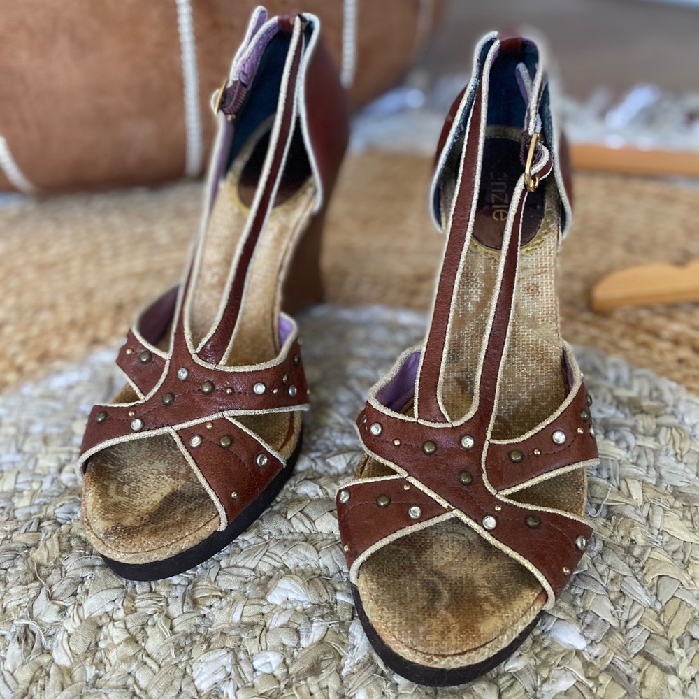 Kenzie Wedge Heels Circa 2007 size 8